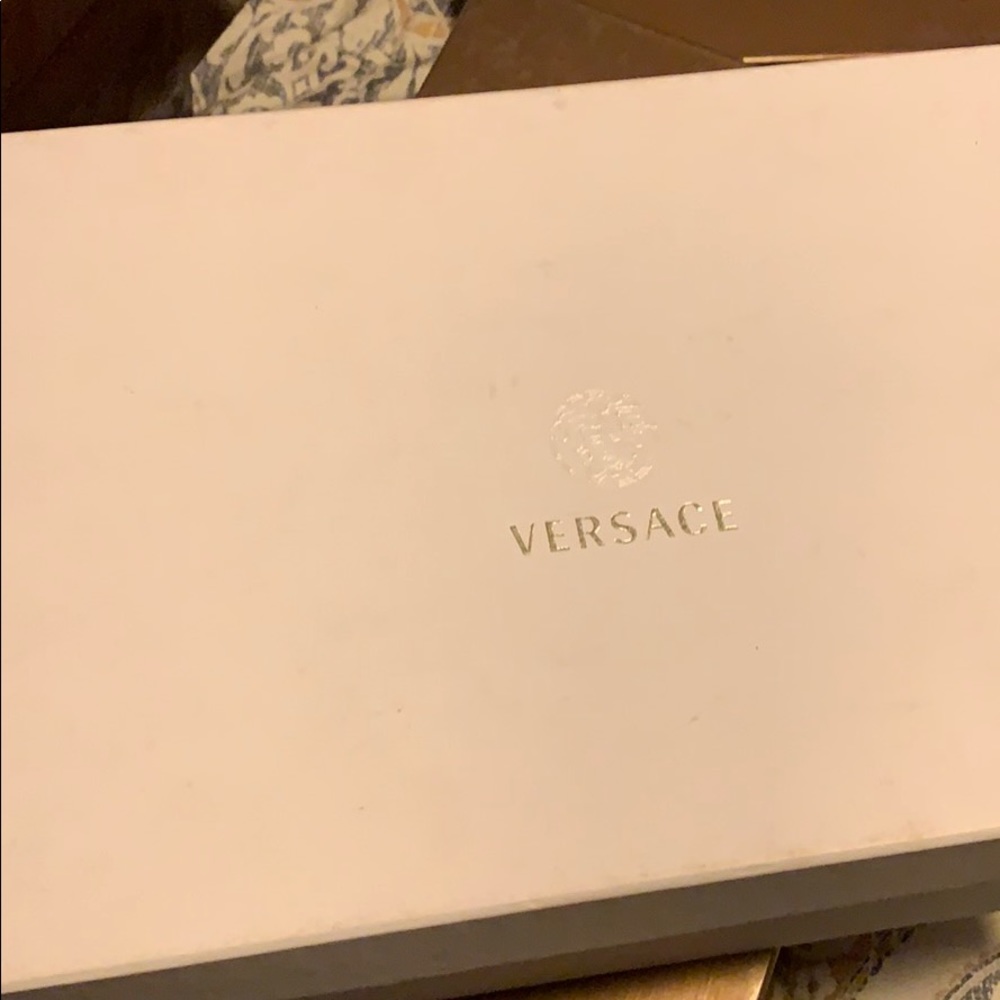 Versace - Picture 5 of 5